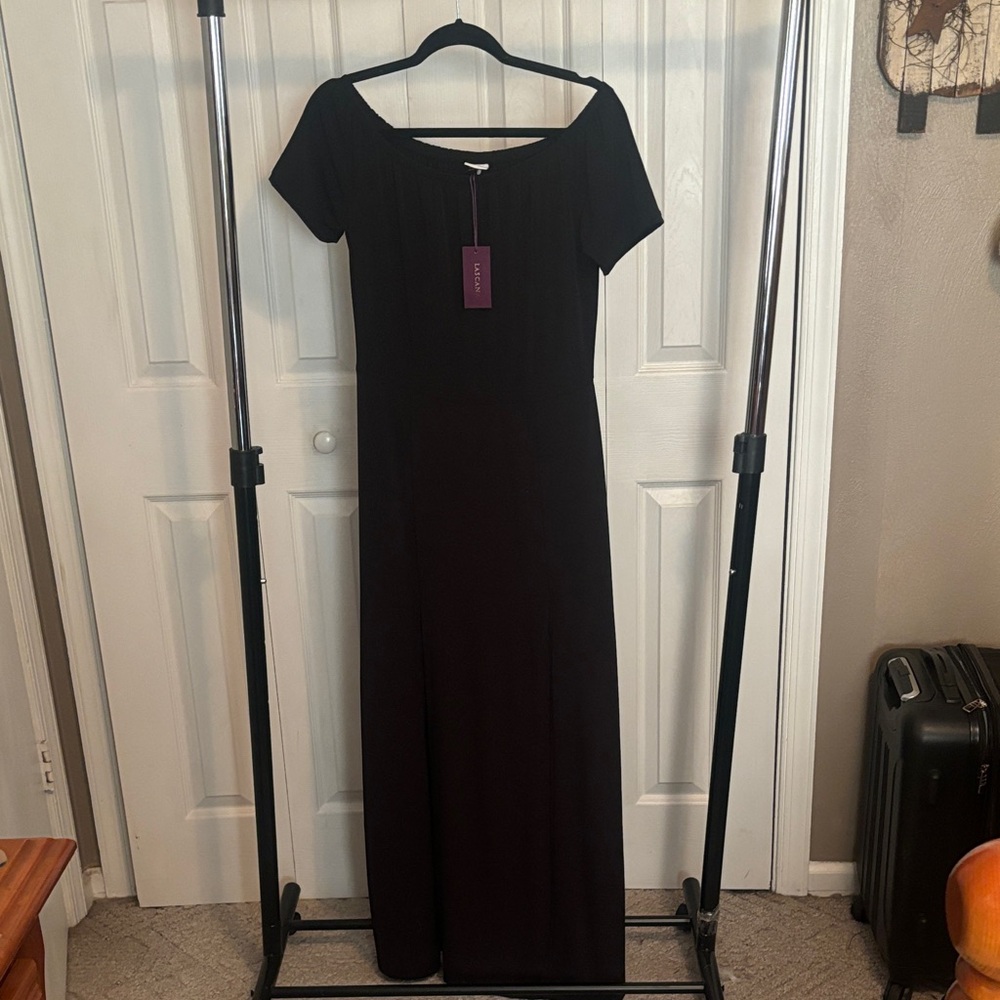 Chic Black Off-Shoulder Maxi Dress